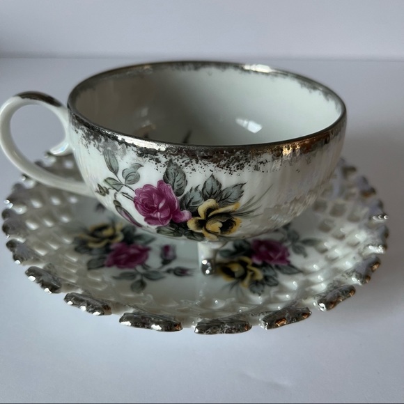 Vintage Teacup and saucer floral print - Picture 13 of 16